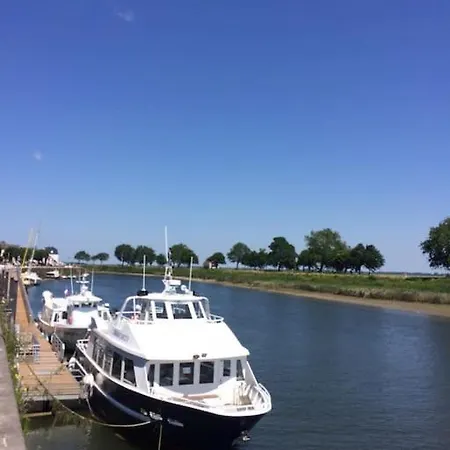 Le Clos De Beauchamp Le Bord De 2 Velos Sont Disponibles Gratuitement *