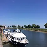 Le Clos De Beauchamp Le Bord De 2 Velos Sont Disponibles Gratuitement *